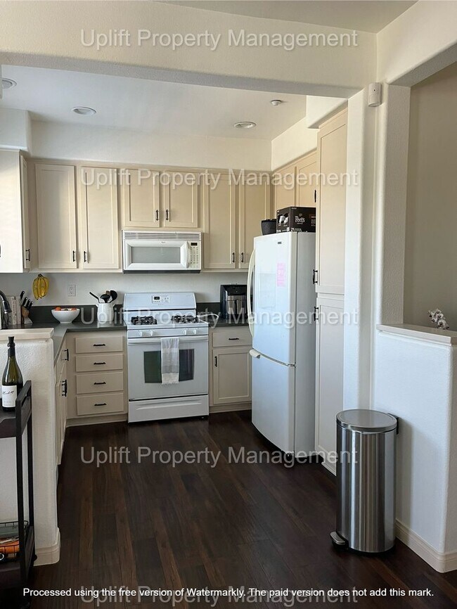 Building Photo - 2 Bed, 2 Bath Condo w/ Attached 2 Car Gara...