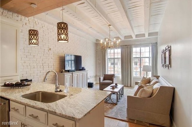 Foto del edificio - 2 br, 2 bath  - 736 Saint Charles Ave
