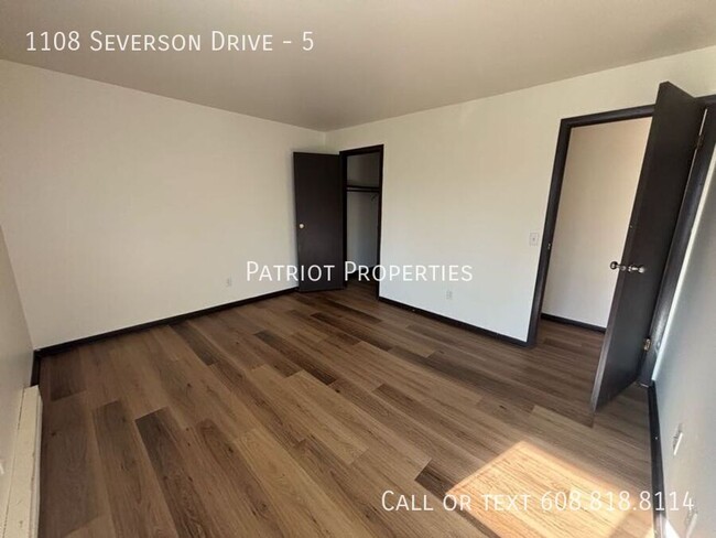 Building Photo - 1 bedroom/ 1 bath apartment in Sun Prairie...