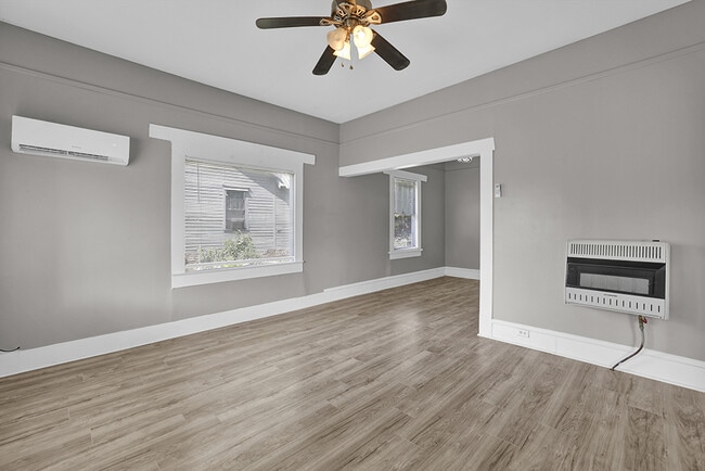Building Photo - 2221 Gurnee Ave