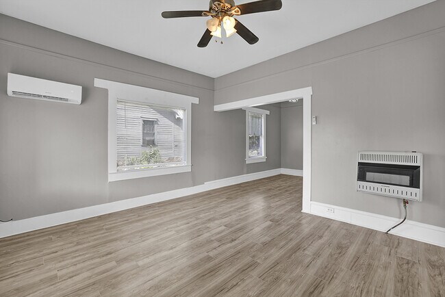 Foto del edificio - 2221 Gurnee Ave