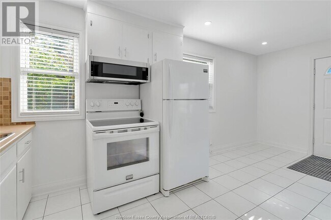 Photo du bâtiment - 6633 Wyandotte St E