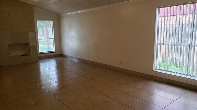Building Photo - 8010 Beechnut St
