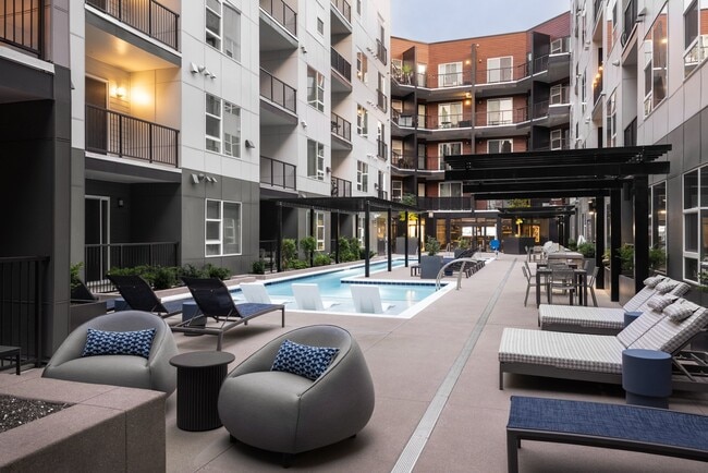 Building Photo - The Lincoln