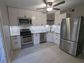 Building Photo - 114 Scofield Ave