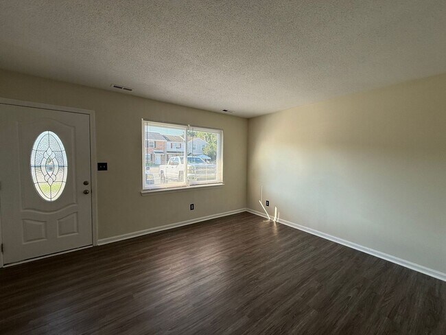 Foto del edificio - 432 Myrtlewood Cir