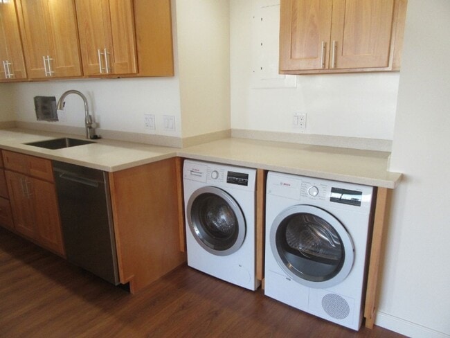 Building Photo - 2 Bed 2 Bath 1 Parking at Marco Polo Apartments, Amazing Views 28th Floor!!!