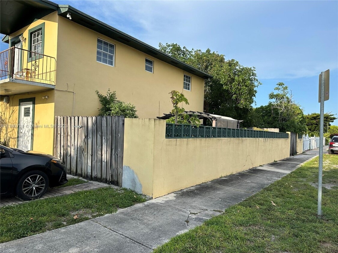 Building Photo - 16901 NW 51st Pl