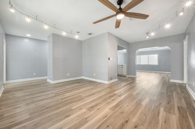 Foto del edificio - 1571 SW 13th Dr