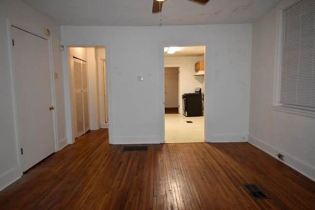 Building Photo - 820 Maury St