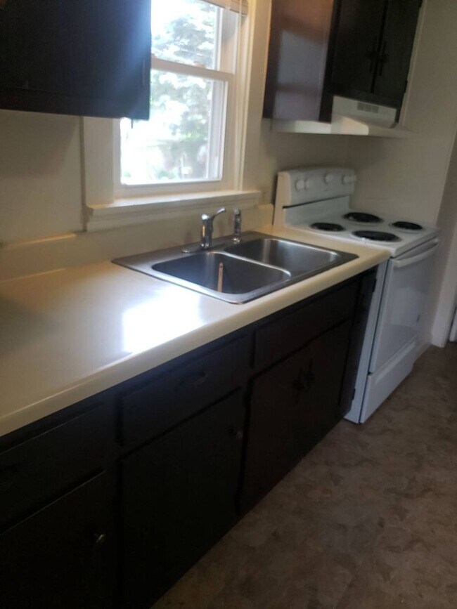 Foto del edificio - 2 BR House Near Lakeside Park