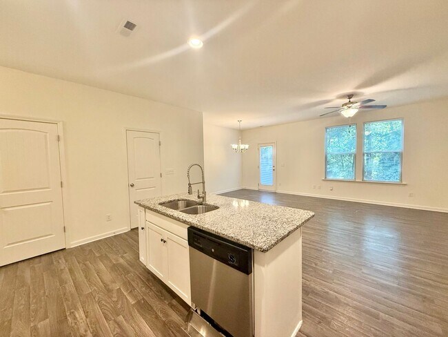 Foto del edificio - Spacious 3BD, 3.5BA Clayton Townhome with a Large Bonus Space Downstairs and Easy Access to Highways