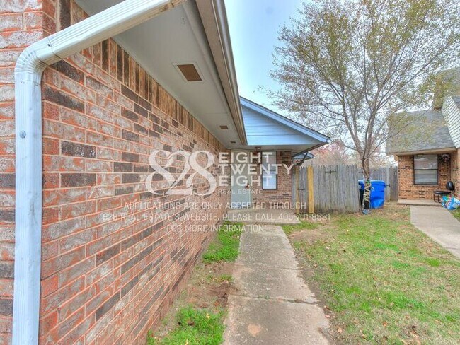 Foto del edificio - Now Touring & Available for Move in! 3 Bed/1.5 Bath Duplex in West Norman!