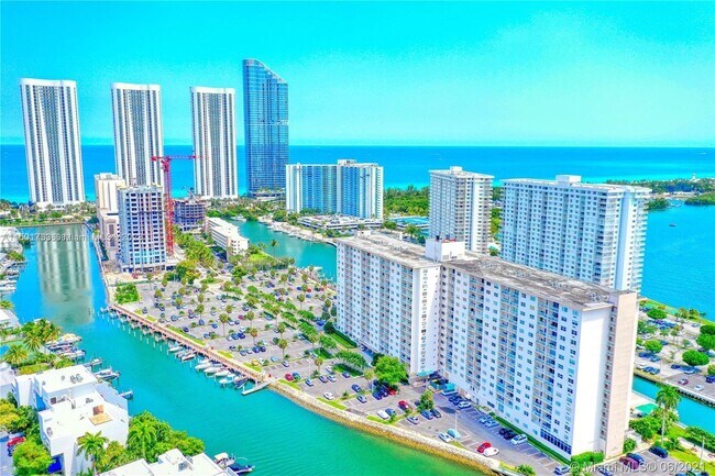 Foto del edificio - 400 Kings Point Dr