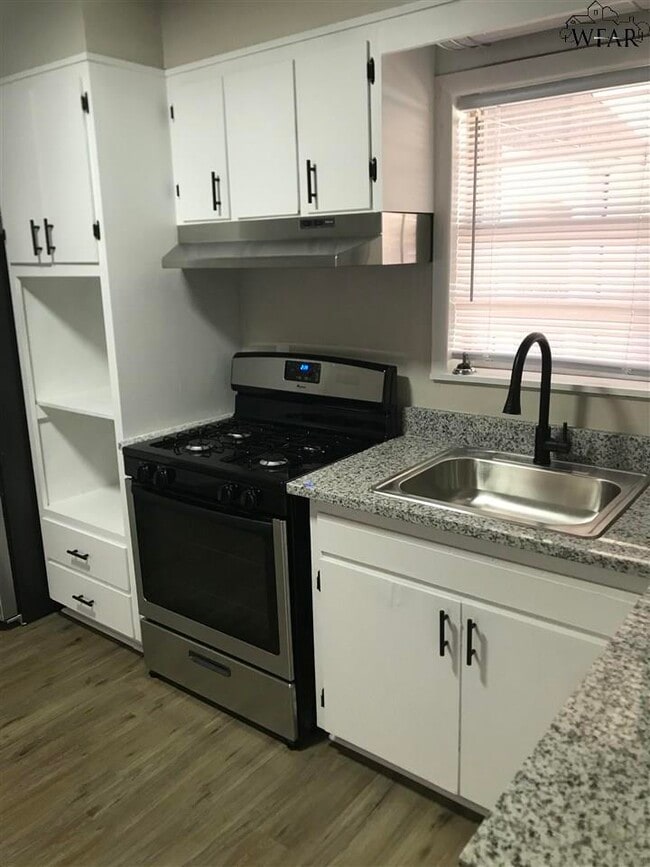Foto del edificio - 3009 AVENUE Q B Ave