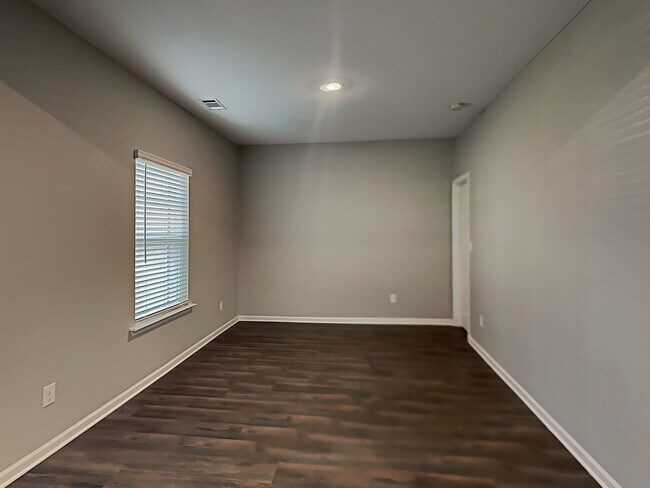 Building Photo - 113 Oliver Drive
