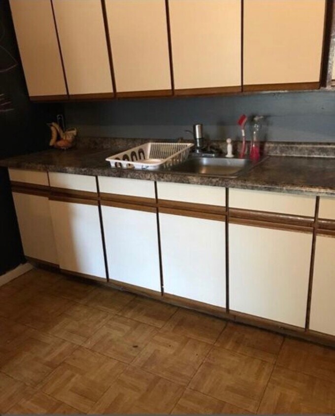Kitchen - 3241 W Thomas St