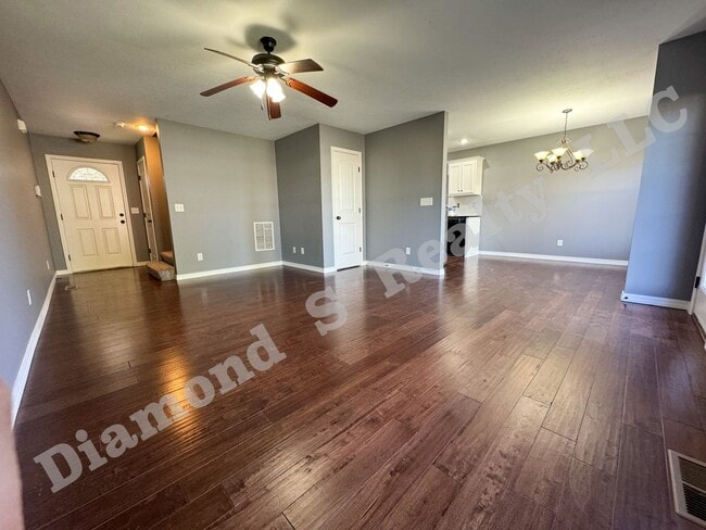 Building Photo - Updated 4 Bed Duplex close to MSU and Down...