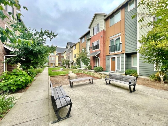 Building Photo - Townhome Available in Upton Crossroads Vil...