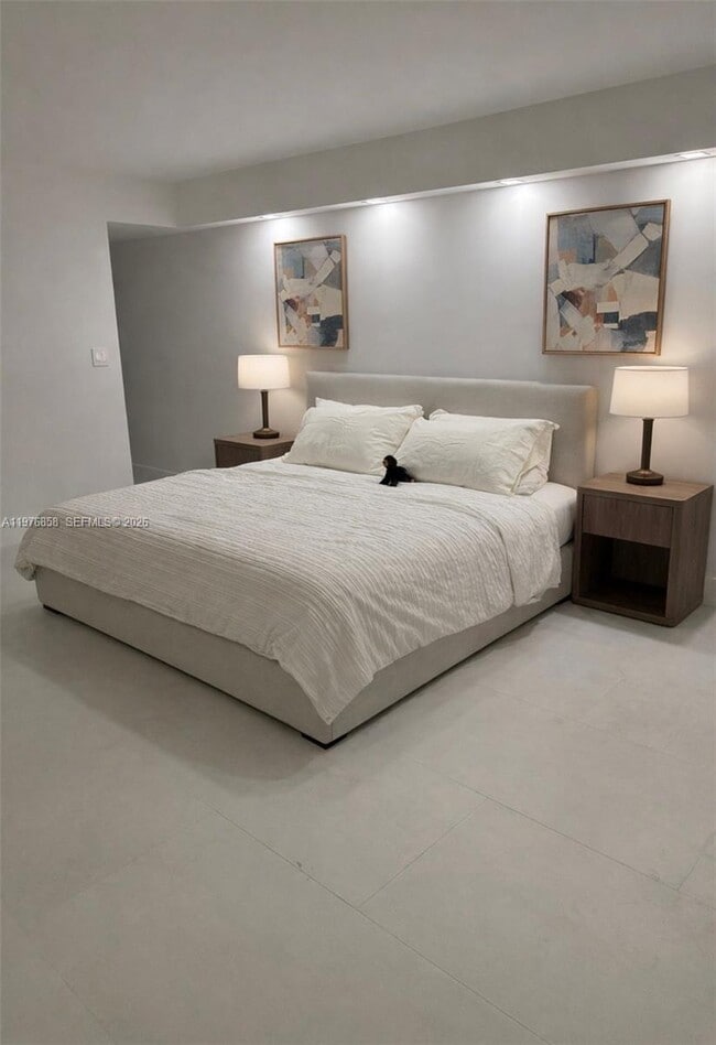 Building Photo - 2625 Collins Ave