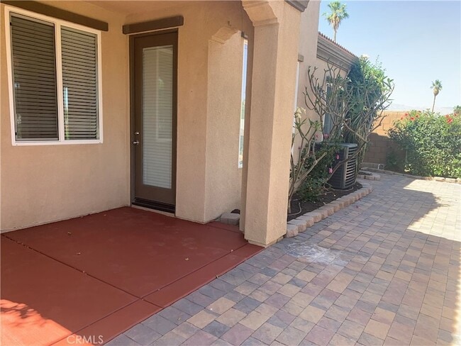 Building Photo - 77184 California Dr