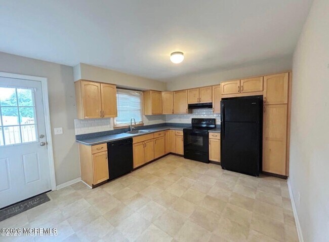 Building Photo - 501 Bismarck St