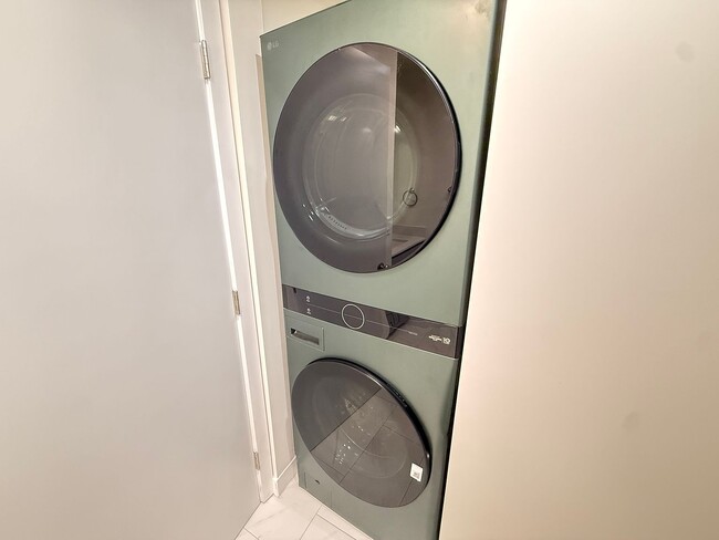 Foto del edificio - 18332 Elaine Ave