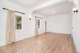 Building Photo - 3958 1/2 W 27th St