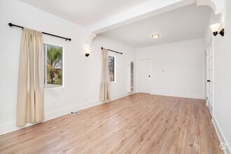 Building Photo - 3958 1/2 W 27th St