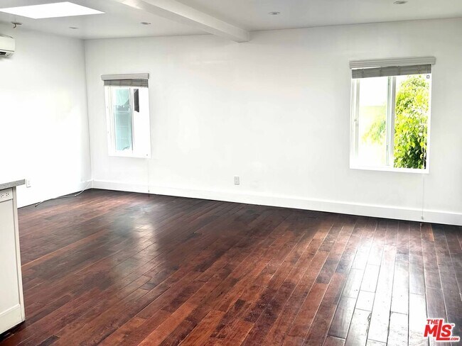 Foto del edificio - 212 S Lasky Dr