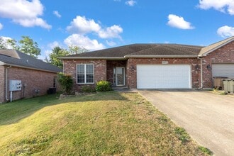 Building Photo - 2807 Lynwood Hills Dr