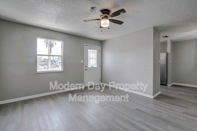 Building Photo - 6318 Providence Cir