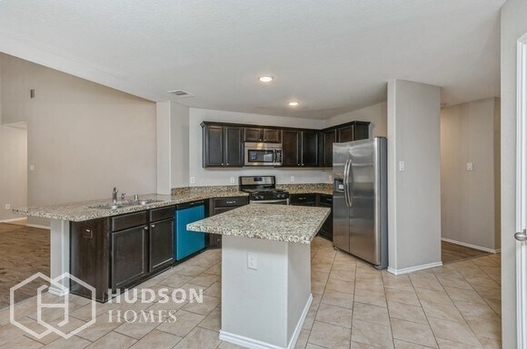 Foto del edificio - NOW AVAILABLE! - 19114 Warlander Ct, Porte...