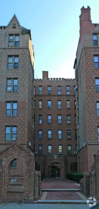 Foto del edificio - 295 Ocean Parkway