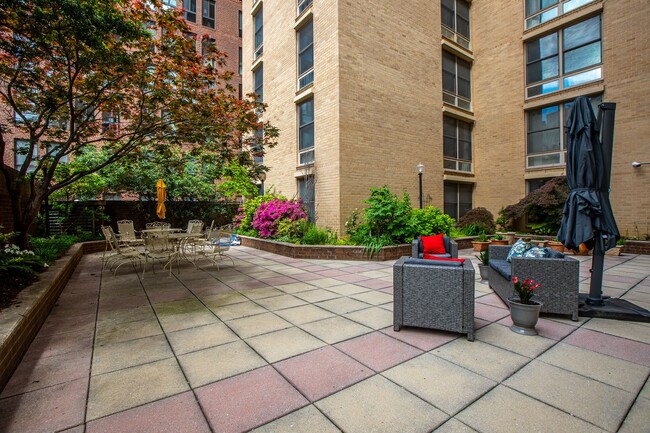 Foto del edificio - Beautiful 2 BR/1 BA Condo in Dupont Circle!