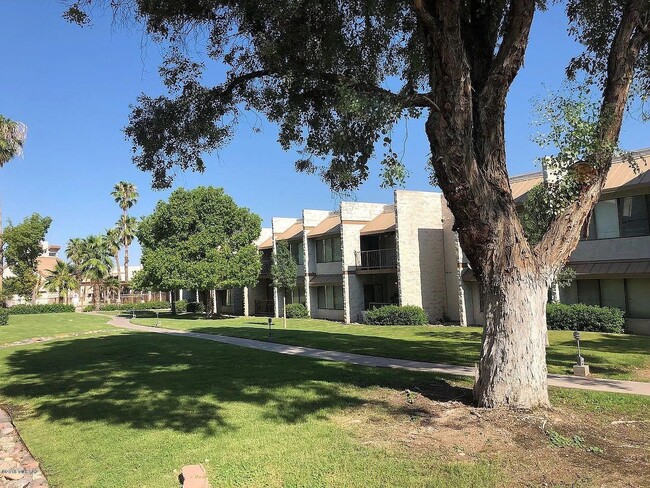 Foto del edificio - 7777 E Golf Links Rd