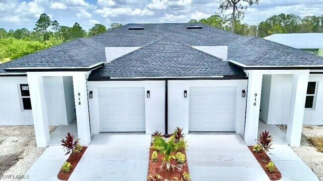 Foto del edificio - 918 Eisenhower Blvd