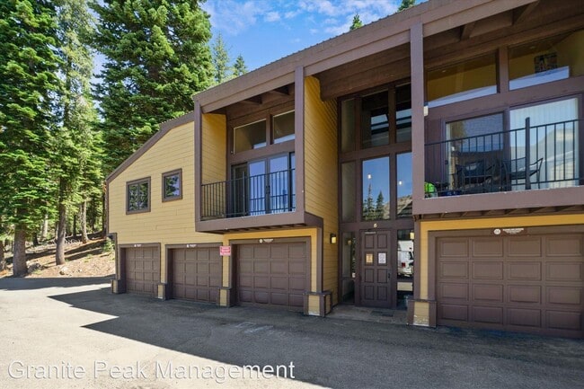 Building Photo - 3 br, 3 bath House - 2090 Chalet Road # 24