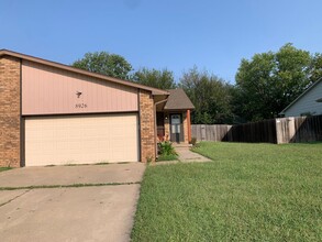 Building Photo - 8924-8926 E Bluestem St