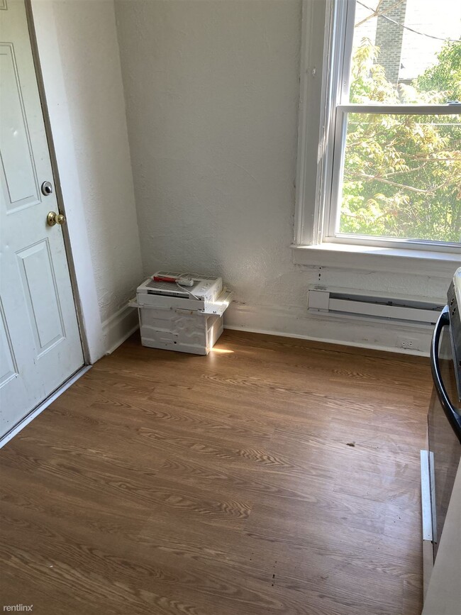 Building Photo - 2 br, 1 bath Duplex - Crafton Heights Clos...