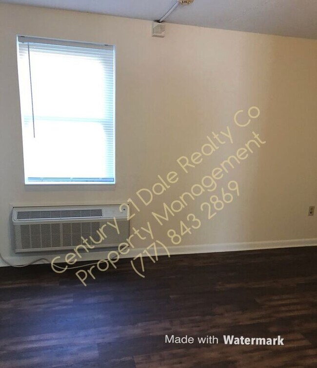 Foto del edificio - 3522 E Market St