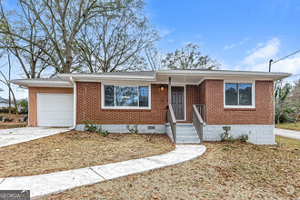 Building Photo - 2703 Larkspur Dr SE