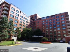 Building Photo - 1021 Arlington Blvd