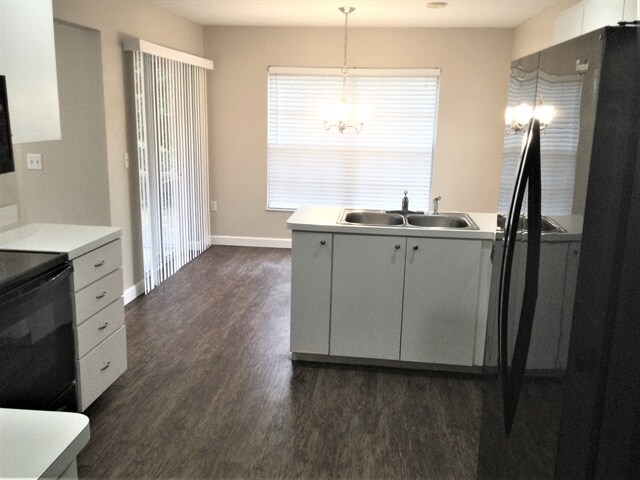 Foto del edificio - 7909 Hathaway Dr