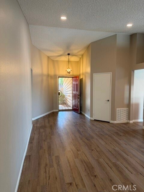 Foto del edificio - 26562 Braddock Rd