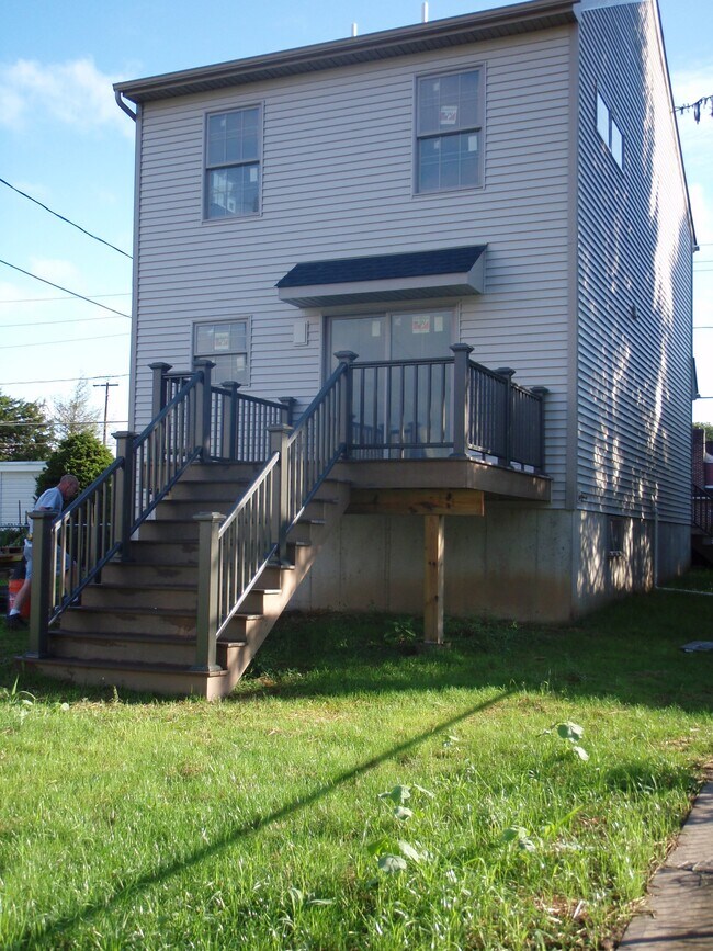 Foto del edificio - 1796 Newport Ave