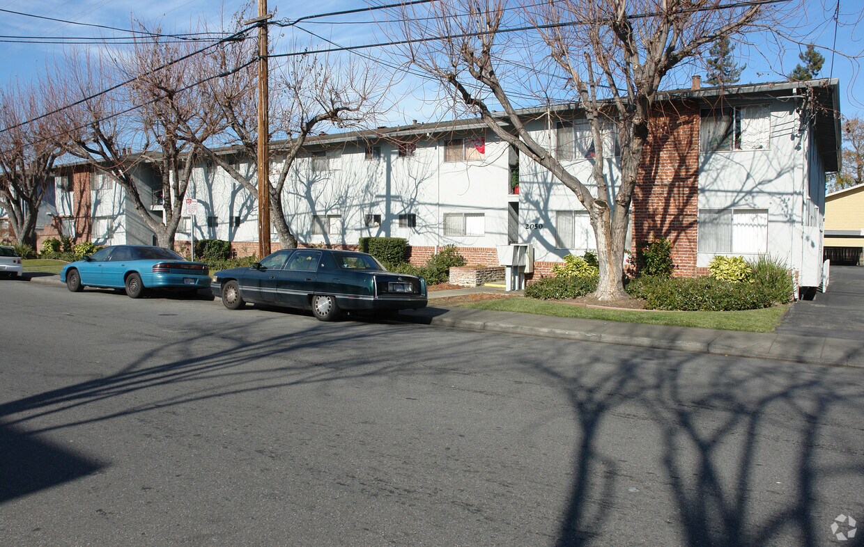 Foto principal - 2050 Latham St