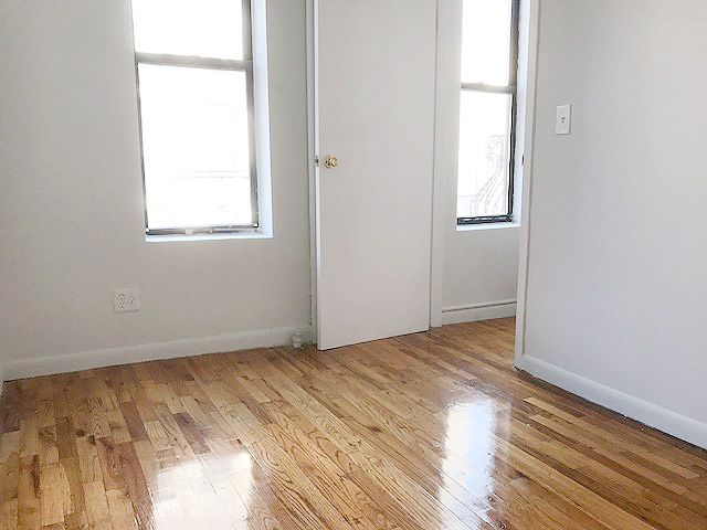 Primary Photo - 25 Thompson St