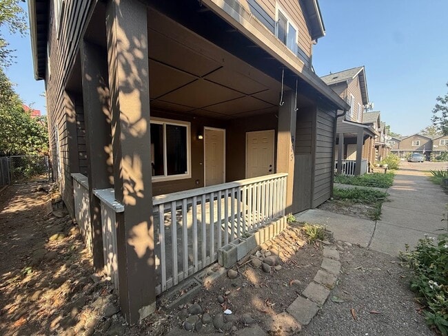 Building Photo - 683 SE 197th Ave