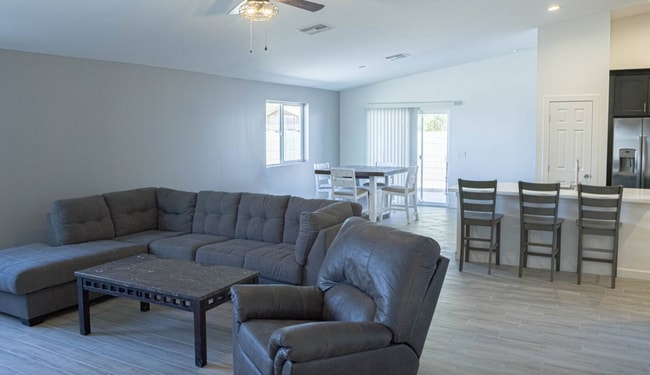 Photo - 506 E Mohave St House